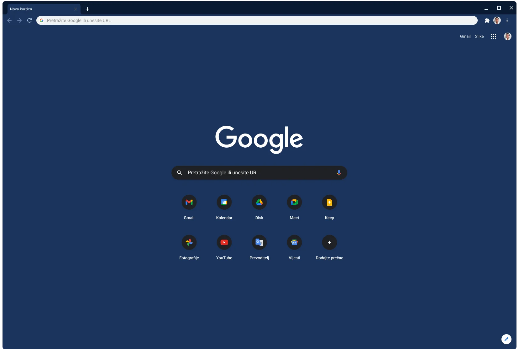 Prozor preglednika Chrome u kojem se prikazuje Google.com uz primjenu teme Slate.